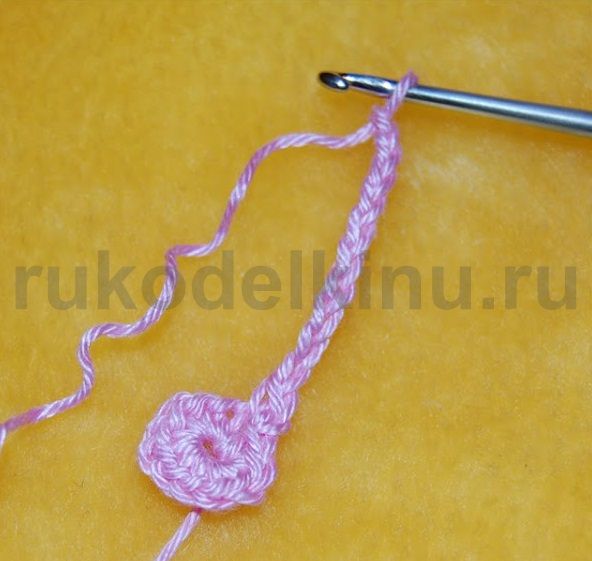 как связать крючком шишечку